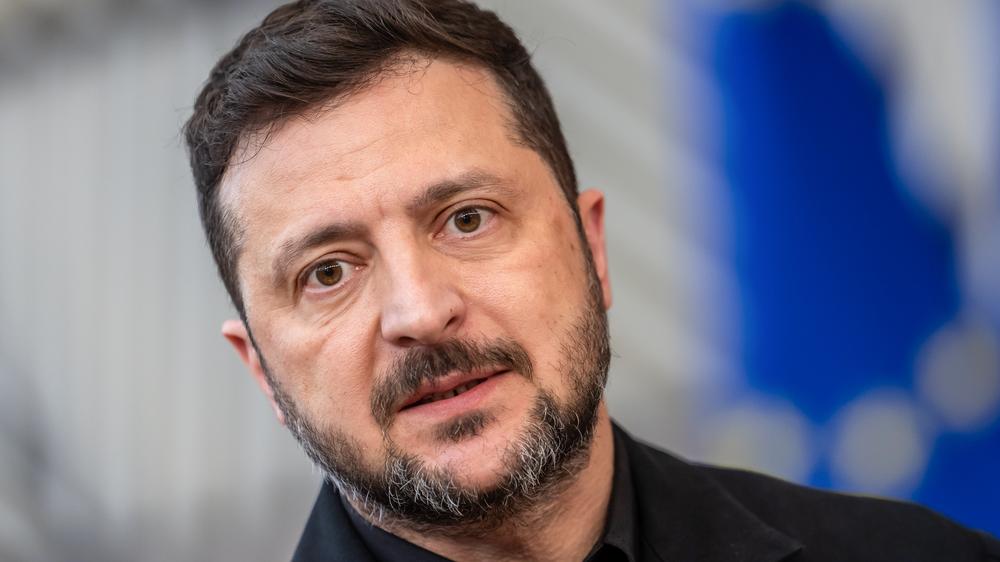  Der ukrainische Präsident Wolodymyr Selenskyj hatte mit der Benennung einer ukrainischen Armeeeinheit nach der Ukrainischen Aufständischen Armee (UPA) schon im Mai diplomatische Spannungen zwischen der Ukraine und Polen ausgelöst.