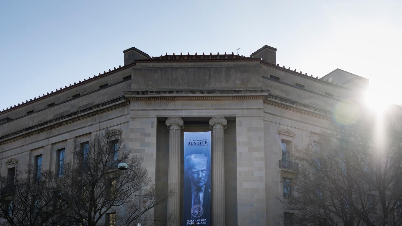 Abschiebungen in den USA: US-Regierung schaltet erstmals Sondergericht in Abschiebefall ein
