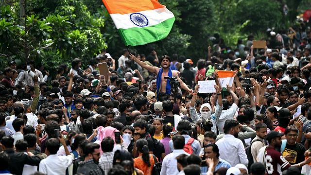 Kakerlaken-Bewegung: Indiens Bildungsminister tritt nach Protesten zurück