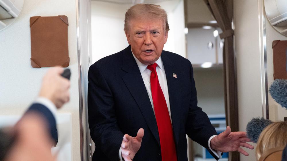  Sollte nichts passieren, würden die USA »zu dem zurückkehren, was wir vor zwei Tagen gemacht haben«, droht US-Präsident Donald Trump dem Iran.