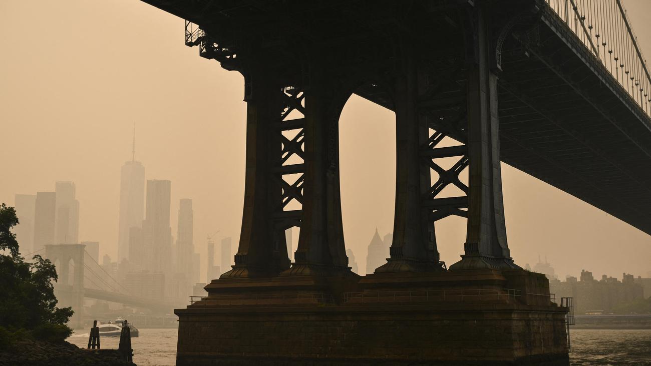 Donald Trump: Trump threatens Canada with tariffs over air air pollution from wildfires