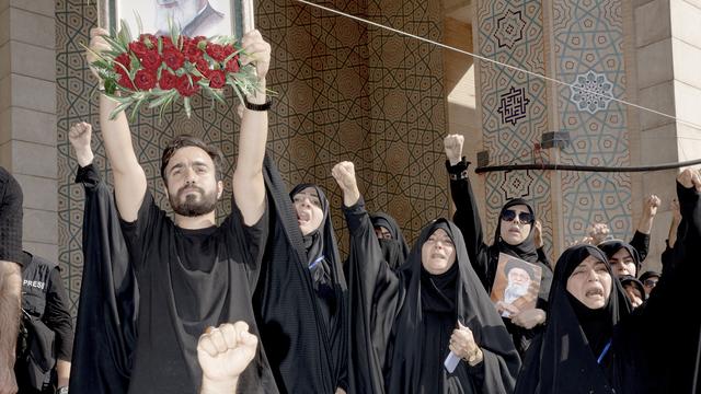 Trauerfeier im Iran: Ein Toter soll Stärke zeigen