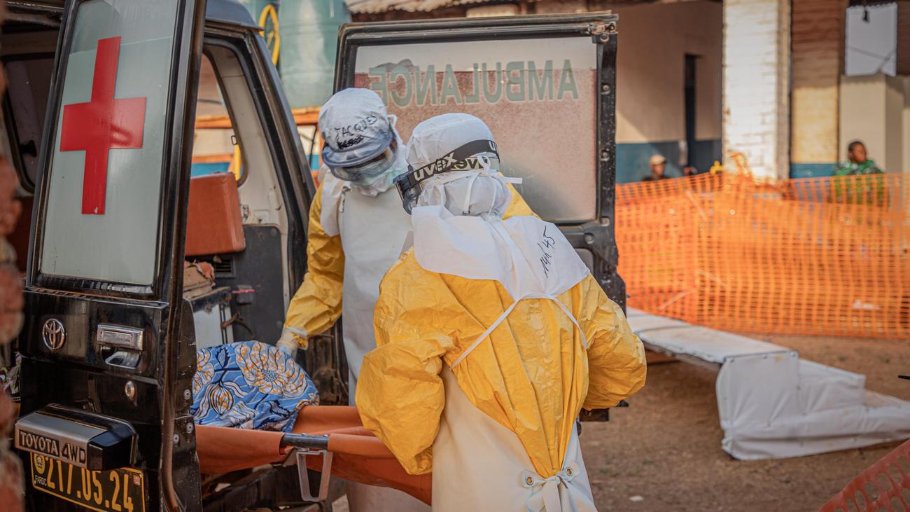 Ebola Salgını: Kongo'da Halk Ebola Tedavi Merkezini Ateşe Verdi