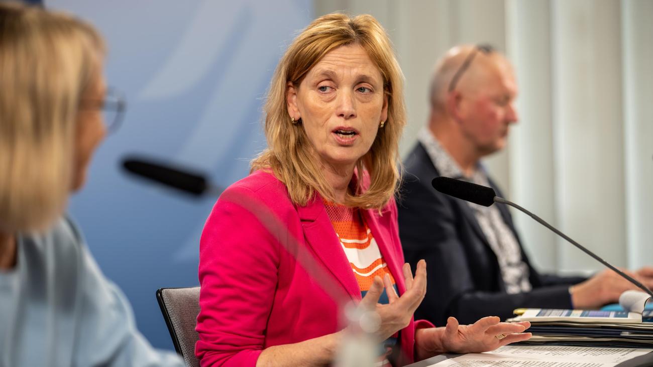 Elterngeld: Karin Prien will Bezugsdauer des Elterngeldes um zwei Monate kürzen