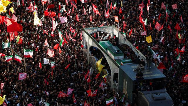 Irankrieg: Oberster iranischer Führer Chamenei in Maschhad beigesetzt