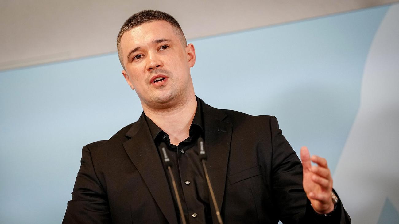 Ukraine: Ukrainischer Verteidigungsminister kündigt Rücktritt an