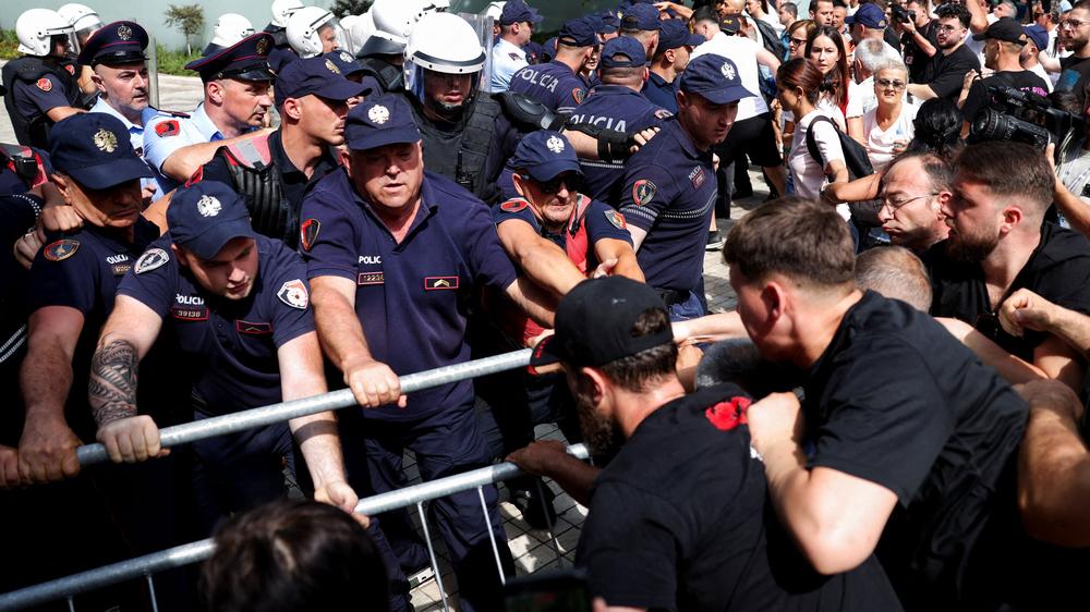 Proteste Tirana Albanien Jared Kushner Lagune von Narta