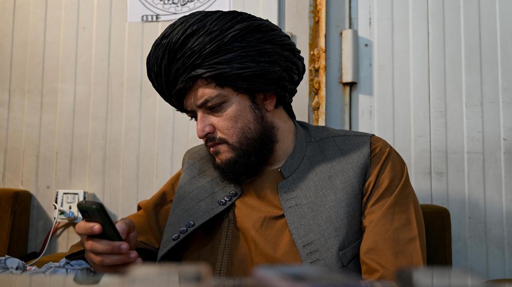Taliban Afghanistan Smartphone Verbot Regierungsbeamte