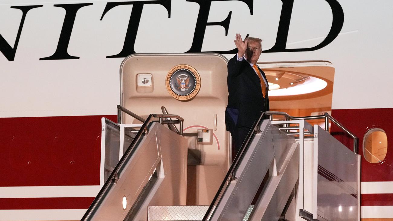 Air Force One: Donald Trump verlässt Türkei überraschend mit alter Regierungsmaschine
