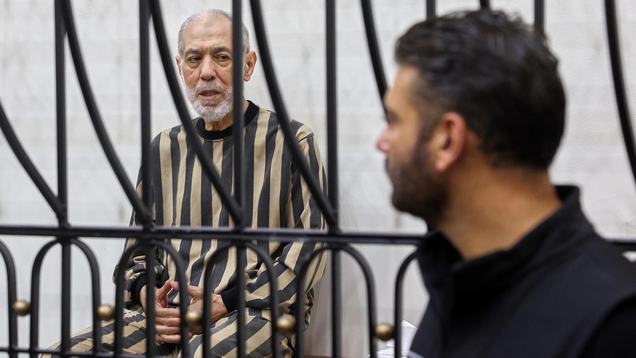 Ahmed Hassun: Syrisches Gericht verurteilt früheren Großmufti zu lebenslanger Haft