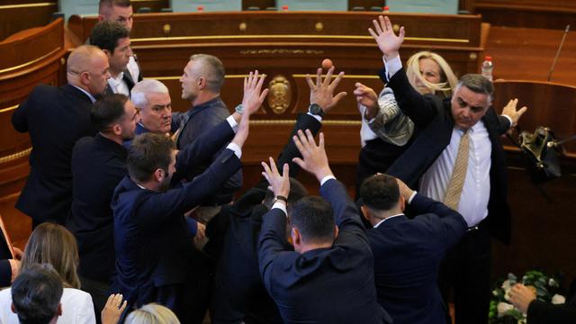 Politische Blockade: Kosovos Ministerpräsident im Parlament mit Eiern beworfen