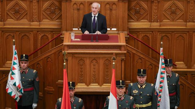 András Baka: Ungarisches Parlament wählt Orban-Kritiker Baka zum Staatspräsidenten