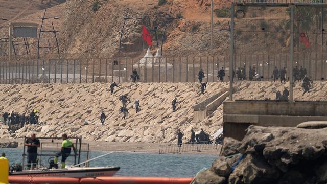 Bild: Ceuta: Rund 300 Migranten in Nordmarokko nahe Grenze zu Ceuta festgenommen