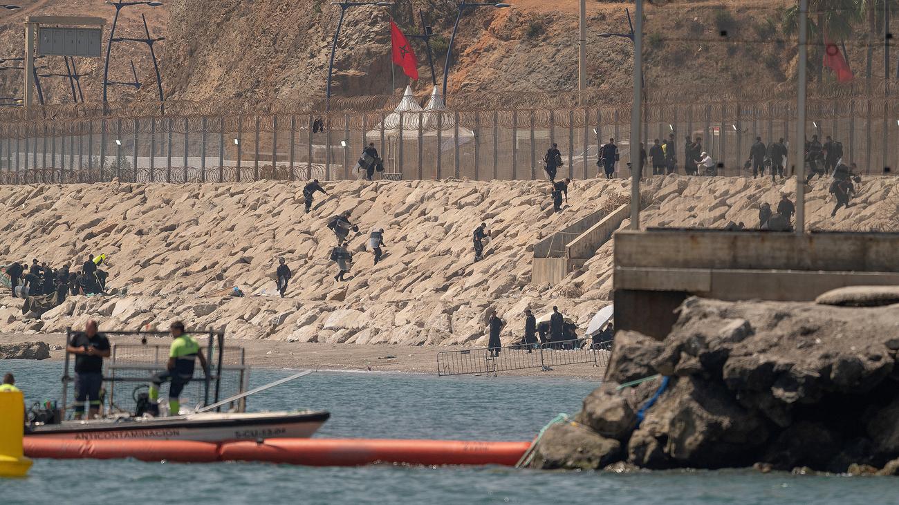 Ceuta: Rund 300 Migranten in Nordmarokko nahe Grenze zu Ceuta festgenommen