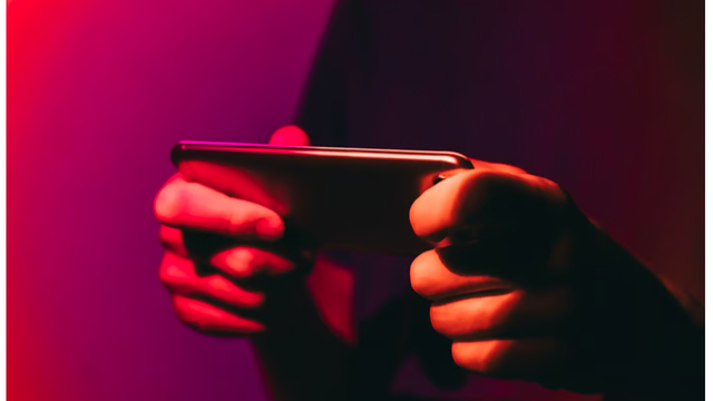 Verletzung der Meinungsfreiheit: Frankreichs Verfassungsrat stoppt Social-Media-Verbot für Jugendliche