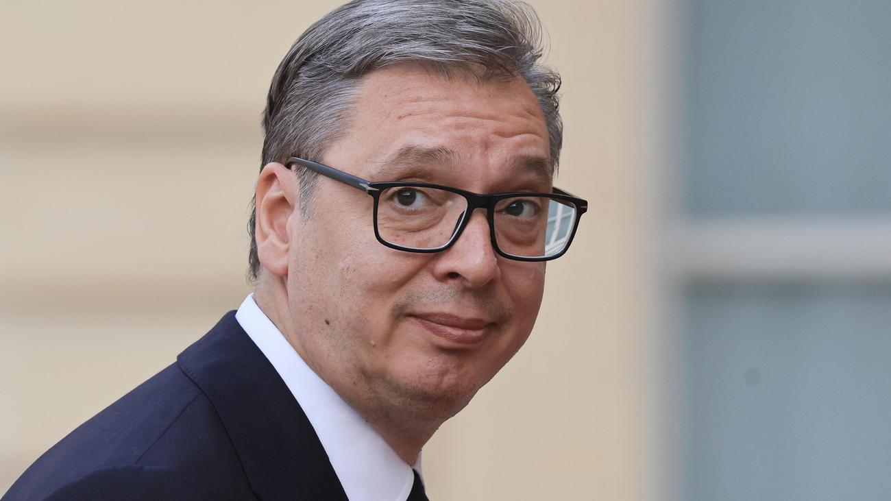 Serbien: Vučić kündigt vorgezogene Parlamentswahl in Serbien für Oktober an