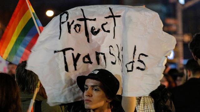Trans Rechte in den USA: Trump-Regierung streicht medizinische Unterstützung für trans Kinder
