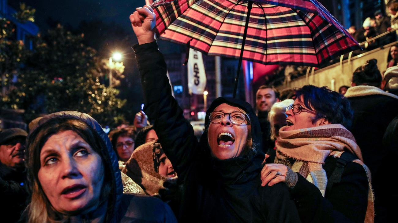 Istanbul: Abgesetzte Bürgermeister der Opposition müssen in der Türkei in Haft