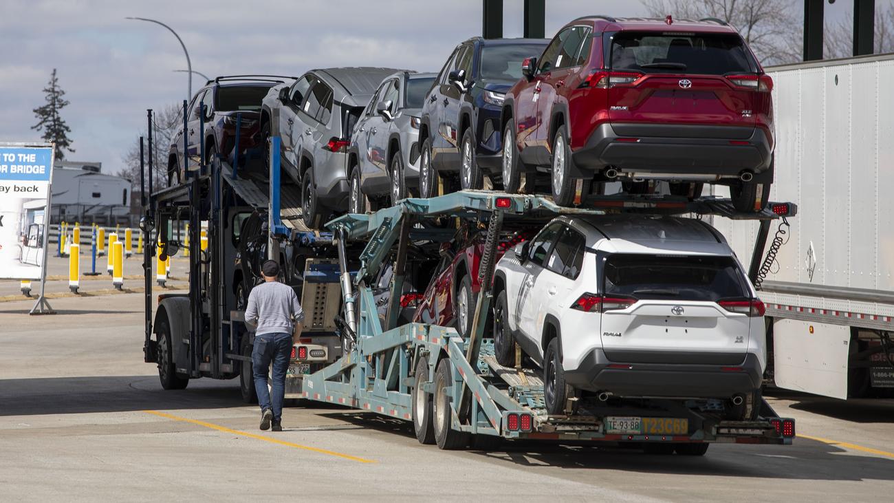 US-Kanada-Handelskonflikt: Trump kündigt 50-Prozent-Zoll auf Autos, Lkw und Stahl aus Kanada an