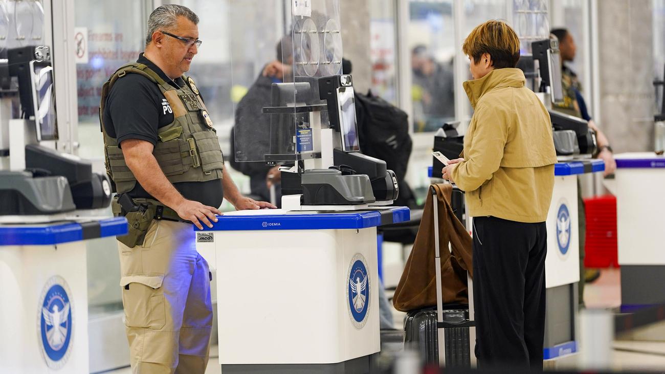 Trump Administration Revokes Over 175,000 US Visas in Hardline Migration Crackdown