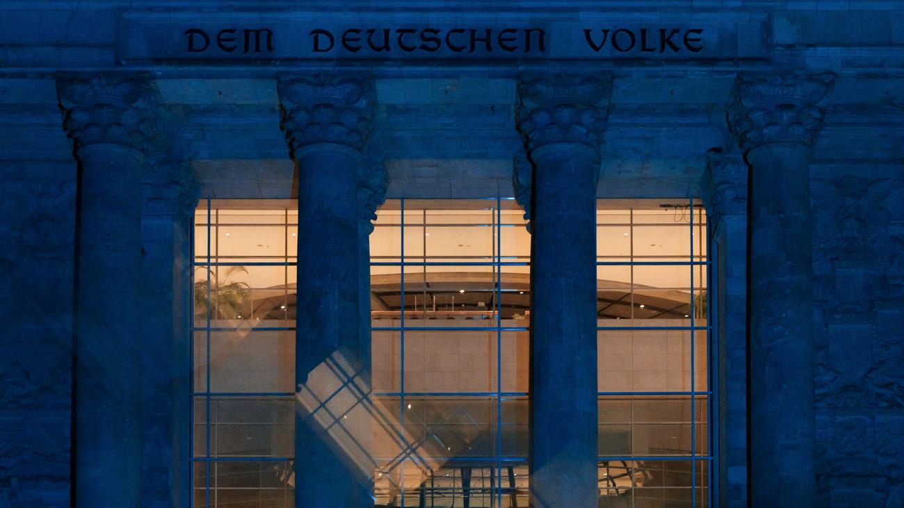 AfD in Sachsen-Anhalt: Was, wenn eine AfD-Landesregierung die Verfassung ignoriert?