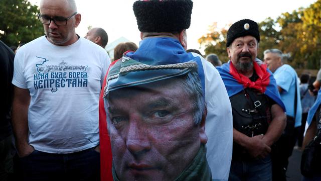 Beisetzung von Ratko Mladić: Tausende Menschen bei Trauerfeierlichkeit für Kriegsverbrecher Mladić