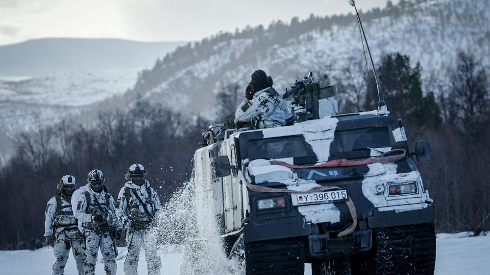 Verteidigung: Gebirgsjäger der Bundeswehr bei einer Übung in der Arktis im Jahr 2024