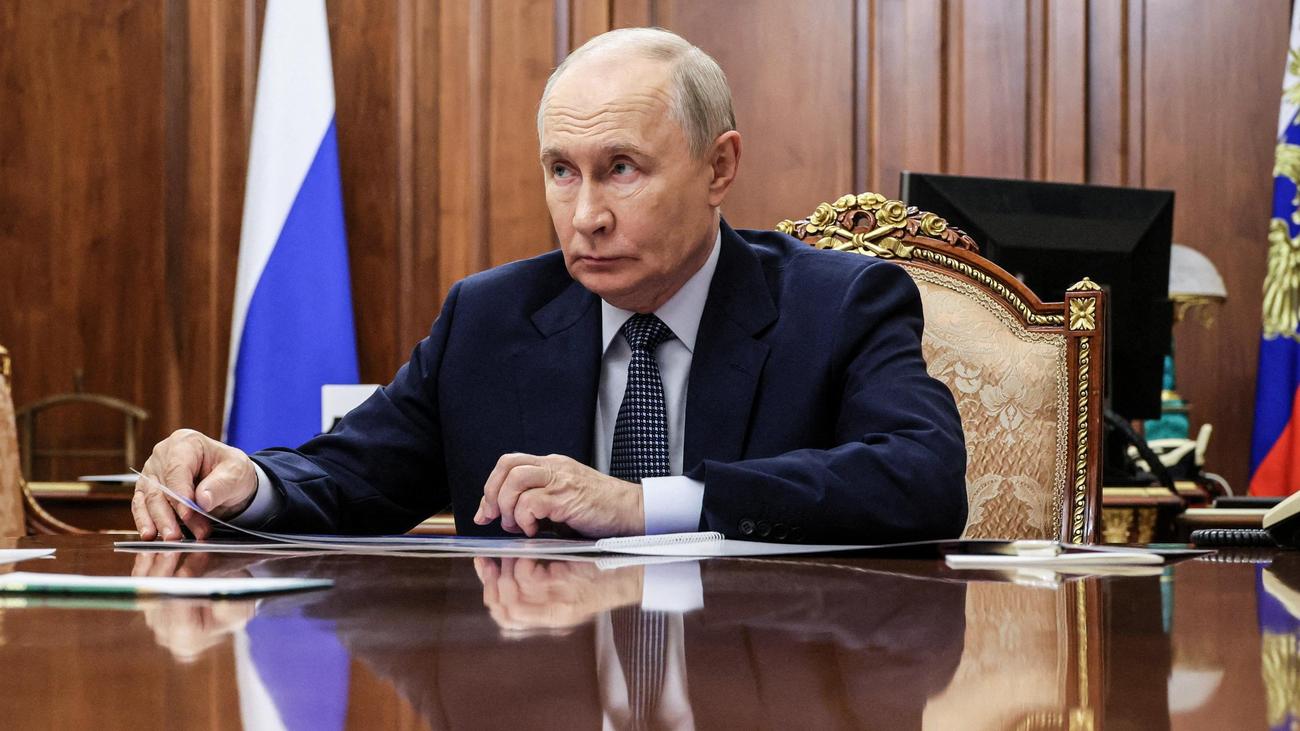 Putin and Trump Discuss Ukraine War in One-Hour Phone Call