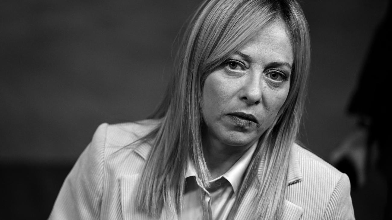 Politikpodcast: Machtmaschine Meloni – wie die Postfaschistin Italien ...