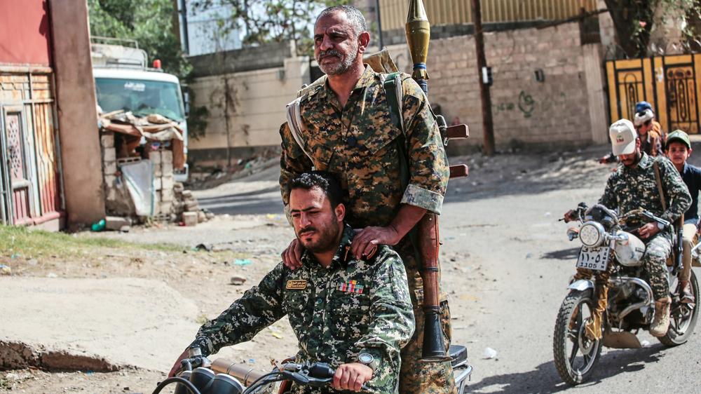 Philipp Dienstbier: Huthi-Kämpfer in der Stadt Sanaa im Jemen, September 2026