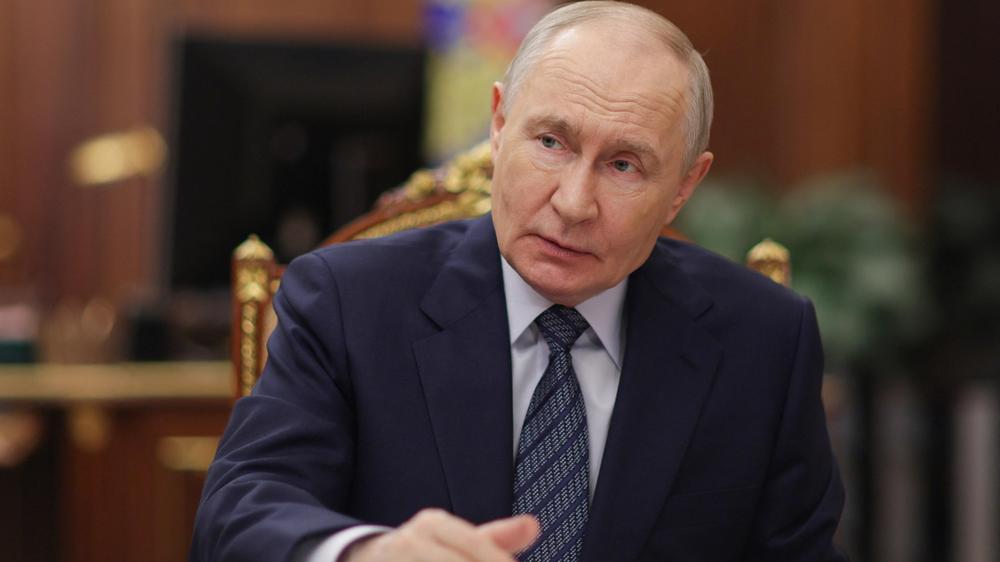 Anschlagsversuch in Leipzig: Russlands Präsident Wladimir Putin weist die Vorwürfe der deutschen Regierung zum versuchten Drohnenangriff auf den Flughafen Leipzig/Halle zurück.