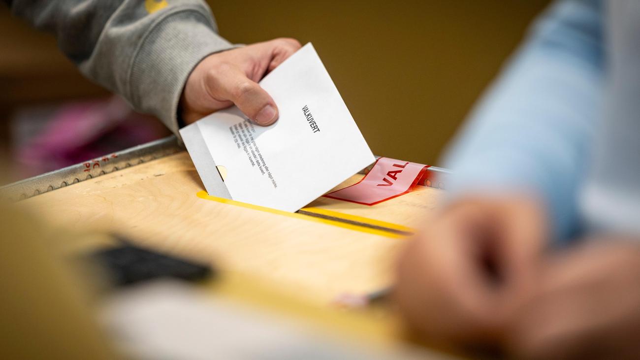Parlamentswahl in Schweden: Sozialdemokraten liegen laut Wahlbefragungen vor Konservativen