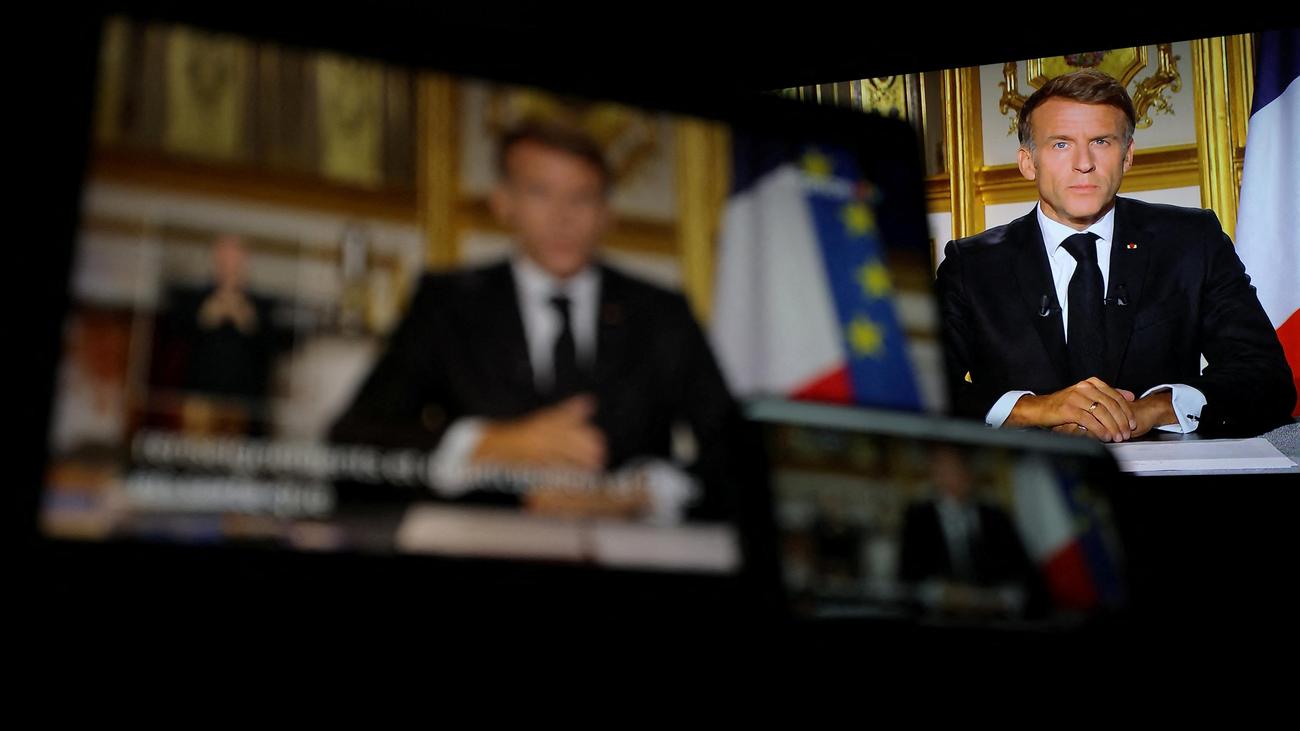 Riots in France: While the president speaks, the barricades burn.