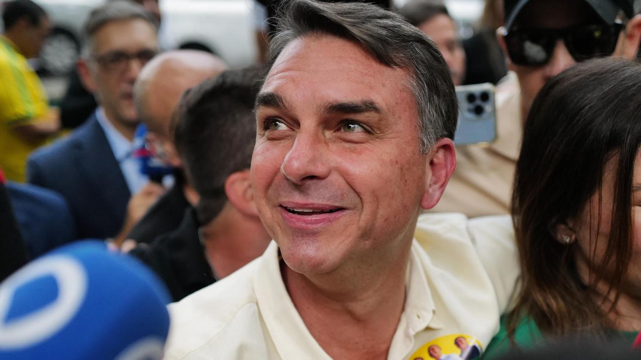 Wahl in Brasilien: Bolsonaro-Sohn geht gegen Lula in die Stichwahl
