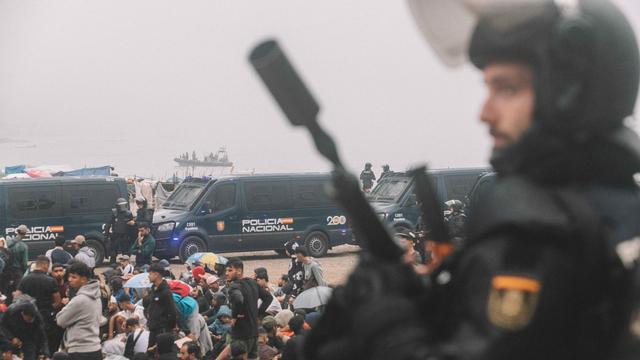 Ceuta: Spanische Polizei räumt Lager von Migranten in Ceuta
