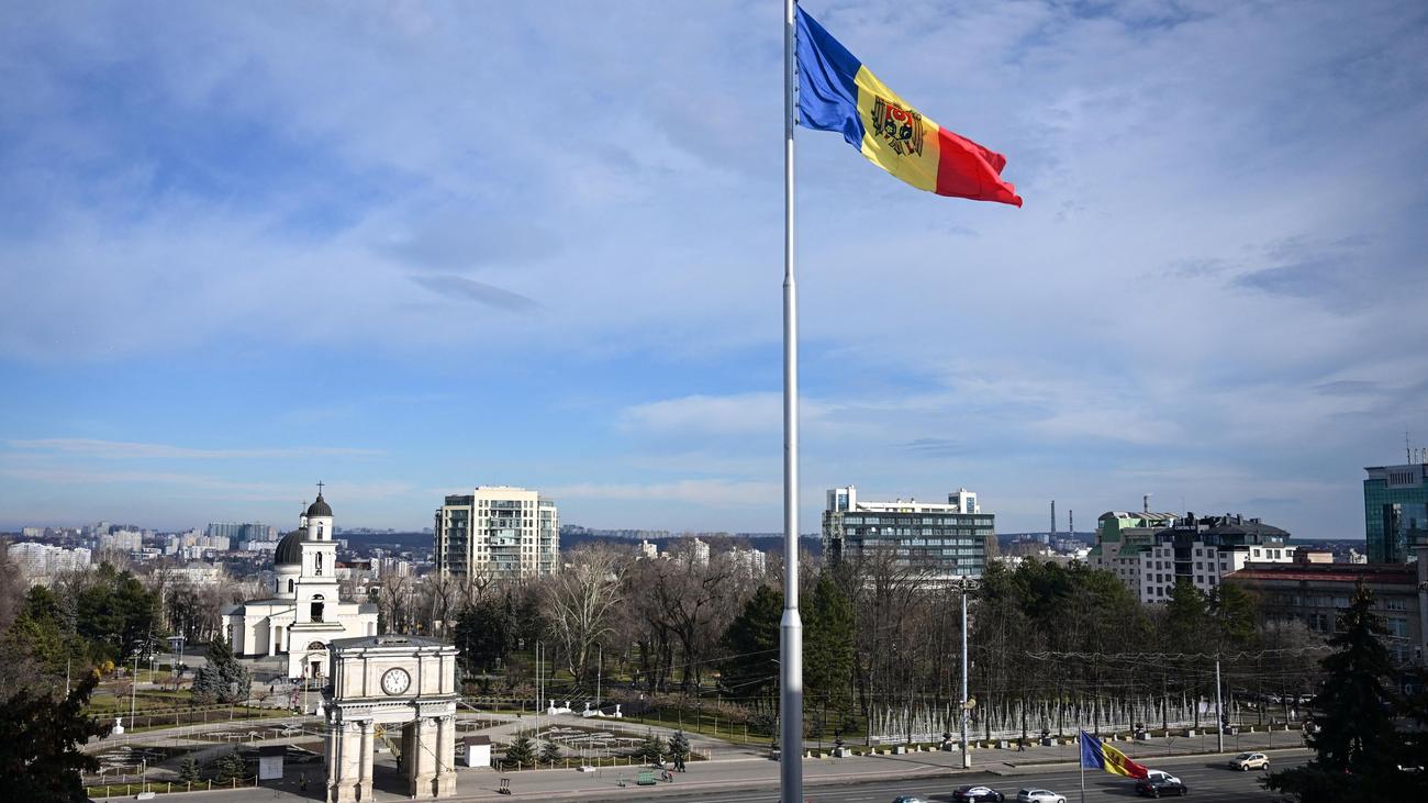 European Union: EU expands accession negotiations with Ukraine and Moldova