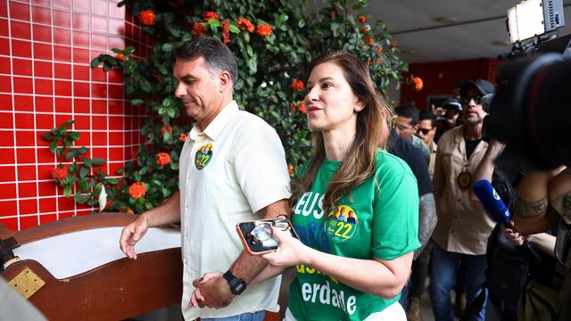 Wahl in Brasilien: Flávio Bolsonaro reiste über Argentinien nach Ecuador aus