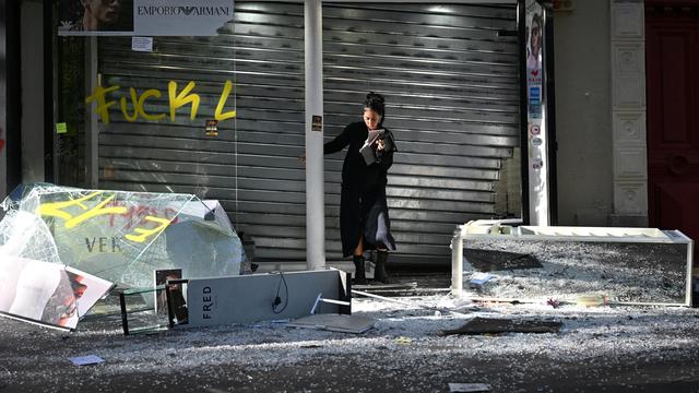 Proteste in Frankreich: Frankreichs Premier weist lokal begrenzte Ausgangssperren an
