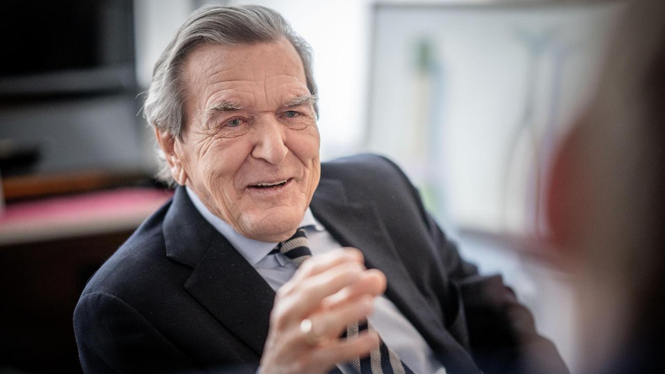 Russia: Gerhard Schröder meets Vladimir Putin on his birthday in Moscow
