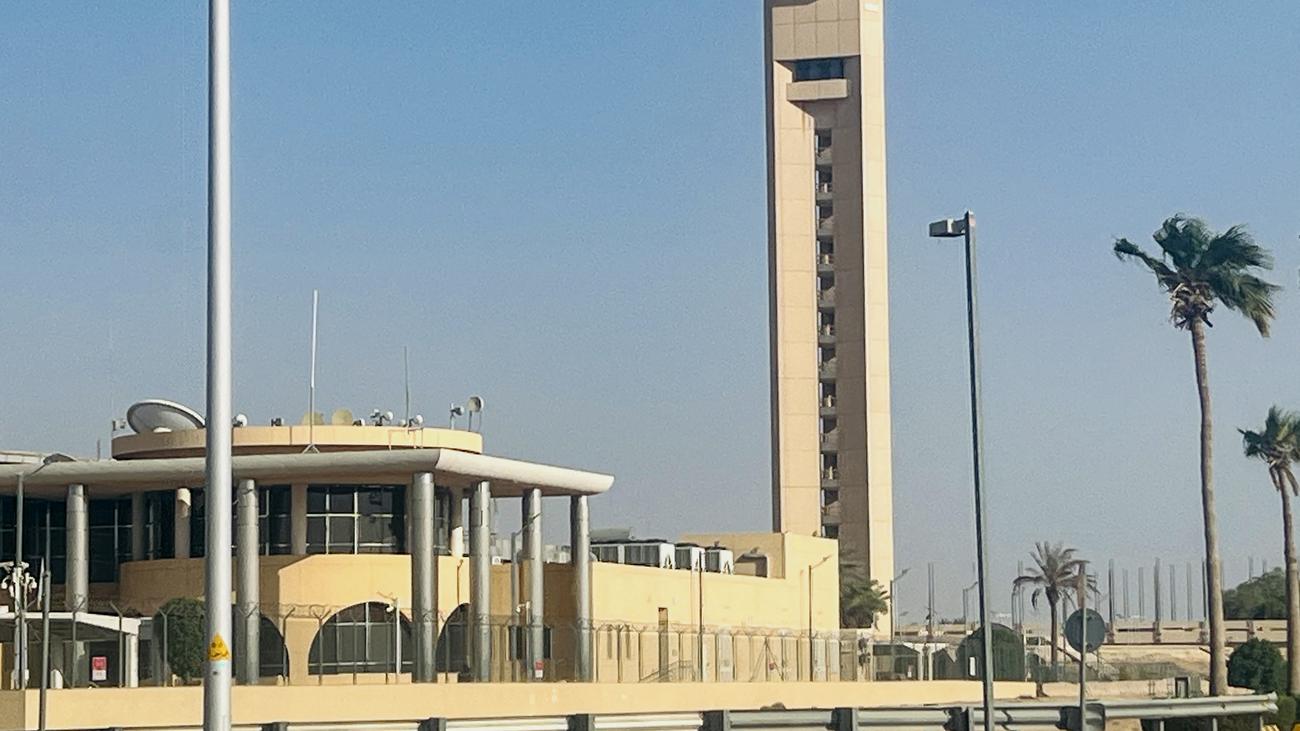 Huthi-Miliz attackiert Flughafen in Riad und droht mit Angriffen auf Ölanlagen