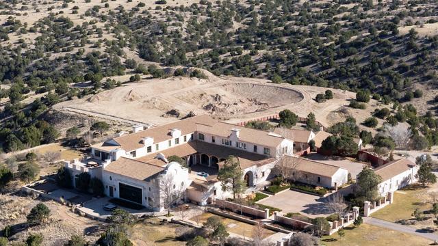 Jeffrey Epstein: New Mexico erhebt Anklage gegen Epstein-Vertraute