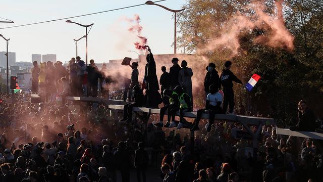 Proteste in Frankreich: Spannungen steigen am Abend, Hunderttausende auf den Straßen