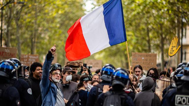 Proteste in Frankreich: Mehrere Hunderttausend Menschen gehen in Frankreich auf die Straße