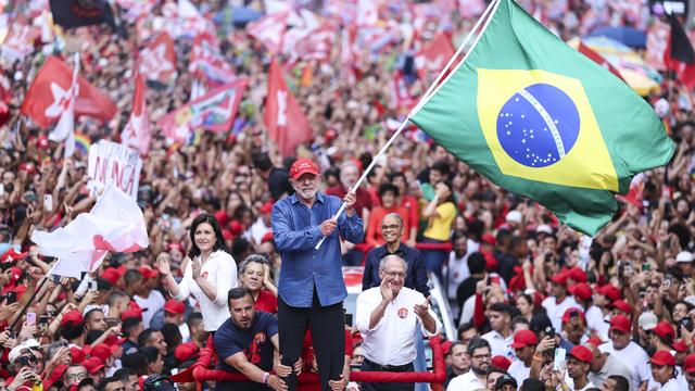 Stichwahl in Brasilien: Flávio Bolsonaro nach Auszählung erster Stimmen in Führung