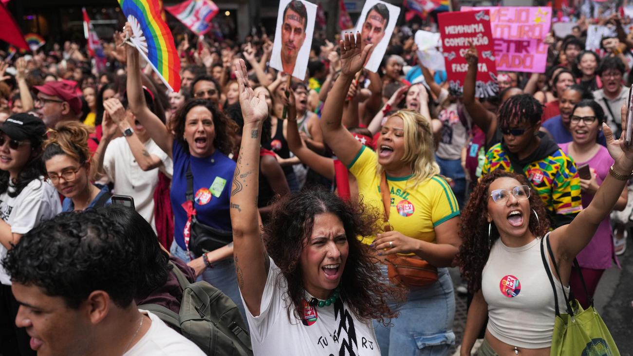 Präsidentschaftswahl in Brasilien: Studierende protestieren in Rio gegen ...