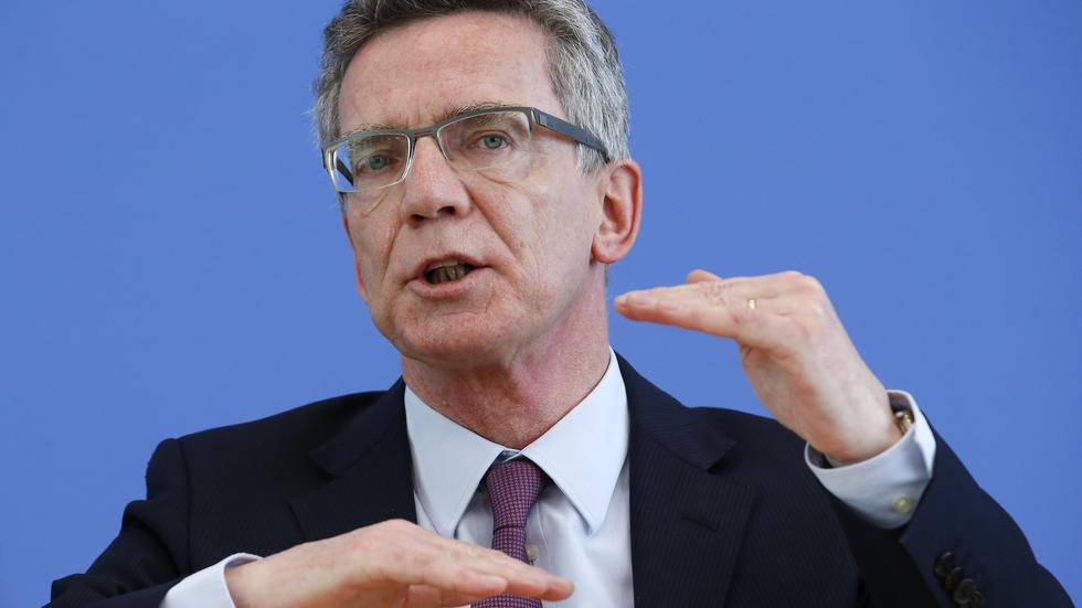 Drohnen-Debakel: Verteidigungsminister de Maizière räumt Fehler ein