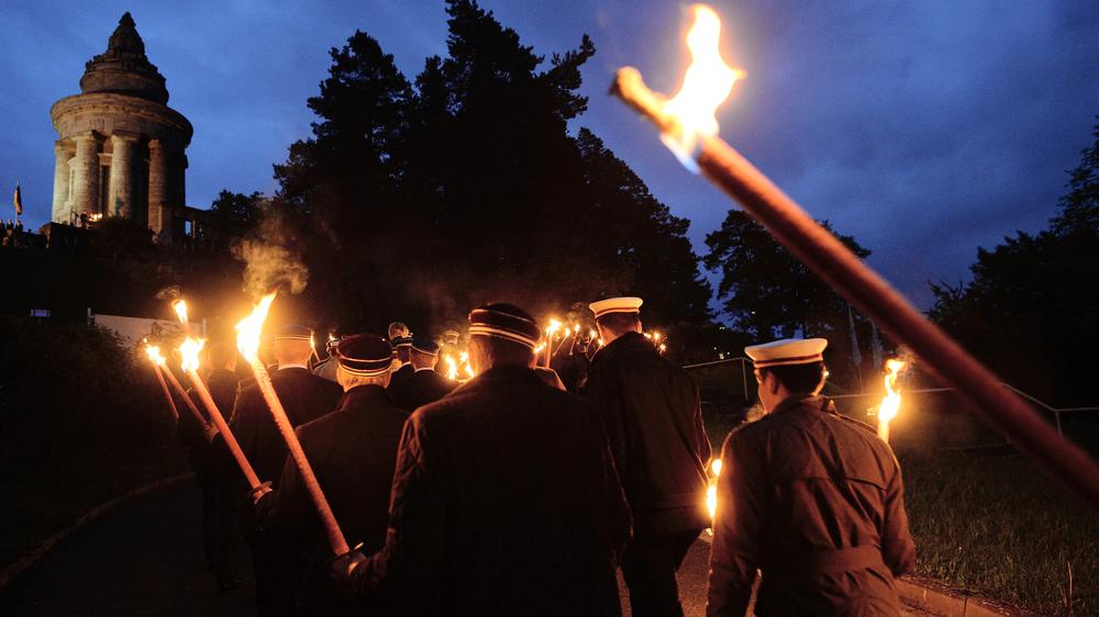 Euro-kritische Partei: Burschenschaftler auf dem Weg zum Burschenschaftler-Denkmal in Eisenach (Archivbild)