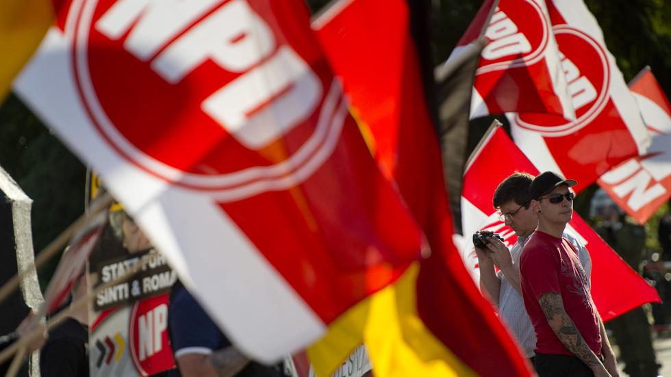 Politik, NPD, NPD, Verfassungsgericht, CDU, Lorenz Caffier, Bundesamt für Verfassungsschutz, Bundesverfassungsgericht, Gericht, Innenminister, Spiegel, Bayern, Hamburg, Hessen, Niedersachsen, Nordrhein-Westfalen