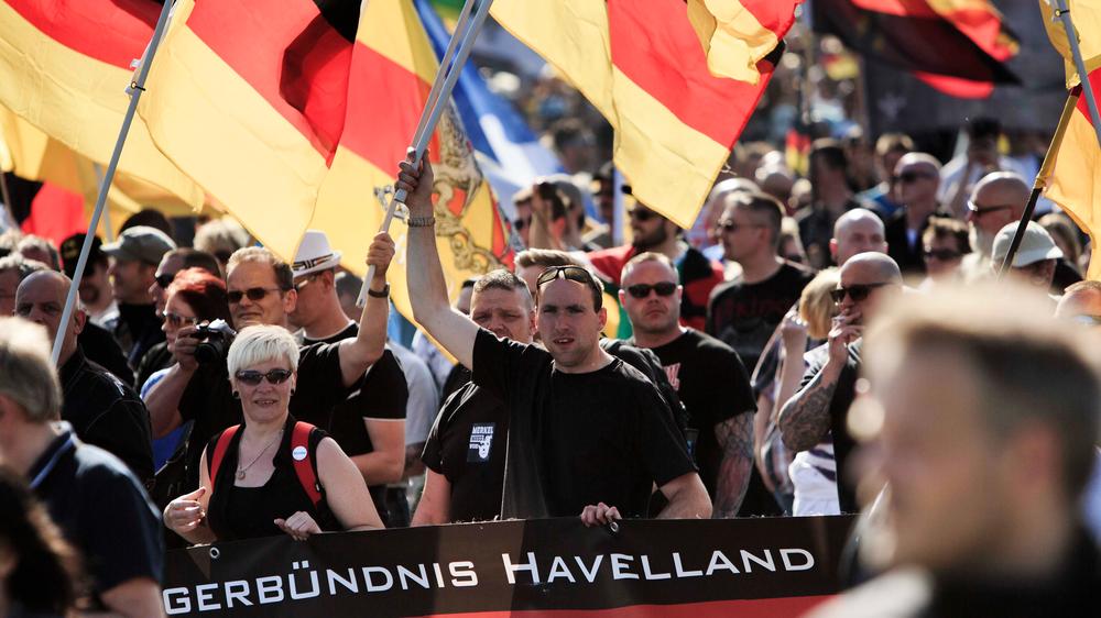 Asylpolitik: Protest gegen Flüchtlinge – im Mai 2016 in Berlin