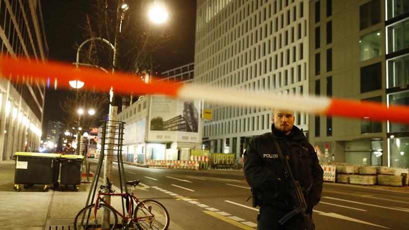 Anschlag in Berlin: Täter noch immer nicht gefasst | ZEIT ONLINE